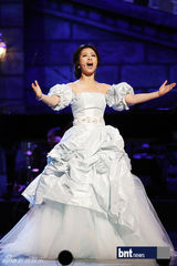 组图：孙浩英《歌剧明星》获胜 严智苑主持礼服抢眼