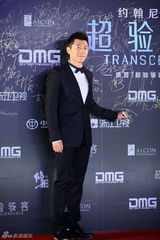 组图：《超验骇客》首映红毯 德普亮相影迷尖叫