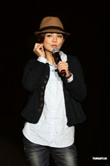 组图：Hebe语出惊人“胸部山” Ella搞笑扮丑相挺