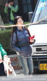 幻灯图：曾轶可刘亦菲现身片场 一前一后无交流