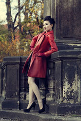 高清图：王丽坤异国拍写真 冷艳女郎绽放布拉格