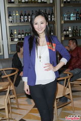 组图：高海宁怕惹绯闻情人节不敢出门