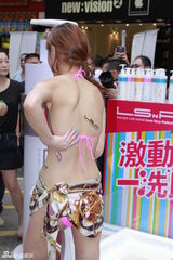 组图：何佩瑜公路大拍性感写真