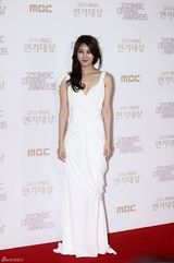 高清图：尹恩惠金秀贤JYJ亮相MBC演技大赏红毯