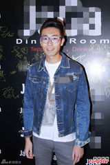 组图：黄百鸣捧新人盛君 挺吴思远尔冬升任会长