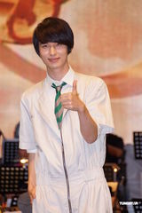 组图：严爵与麦可森PK琴艺 温岚高唱泰雅语歌曲