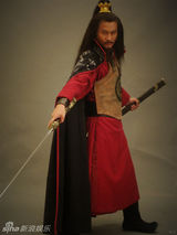 高清：景岗山《水浒》不戴时尚围巾 披风造型曝光