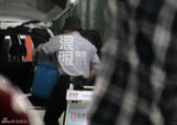 组图：孙海英吕丽萍回京 携大箱行李回豪宅