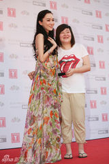 幻灯图：霍思燕亮相上海电影节 盘点7次时尚曝光