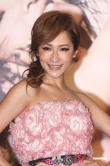 组图：萧亚轩新专辑庆功会爆料将拍微电影