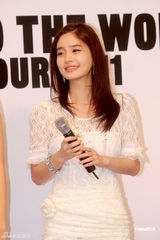 组图：侧田避忌女生怕被女友骂 否认与曹格玩4P 