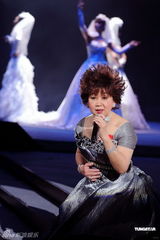 组图：朱咪咪演唱会圆满结束 黎耀祥慨叹开唱不容易