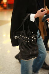 组图：IT GIRL陈燃赴巴黎“淘金”  机场展微笑