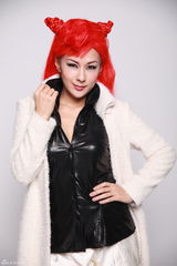 组图：何炅谢娜再现大风车经典 蔡妍模仿李玟