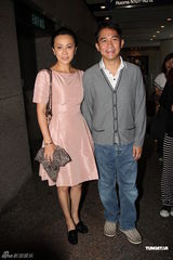 组图：梁朝伟刘嘉玲恩爱出席活动 粉碎婚变传言