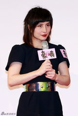 组图：《3D豪情》话题人物杜汶泽率女优团亮相