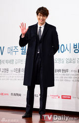 组图：张娜拉崔丹尼尔新剧《学校2013》发布