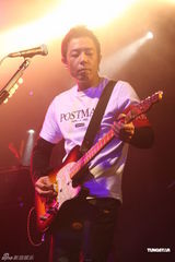 组图：黄贯中台北开唱 “头号粉丝”朱茵现身支持