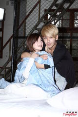 组图：喻虹渊拍亲密床戏 称不用向周渝民报备