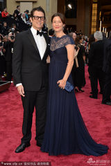 组图：约翰尼-纳什维尔黑框眼镜显文青范