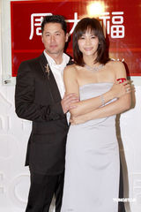 幻灯图集：王敏德夫妇秀恩爱 超模吕燕高雅亮相