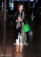 组图：全智贤结束中国行返韩 朴诗妍赴美拍写真