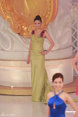 组图：2012港姐竞选现场 10位佳丽礼服亮相