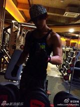 组图：汪东城为个唱密训 晒肌肉照汗流浃背