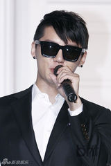 组图：JYJ朴有天金俊秀出席粉丝博览会开幕式