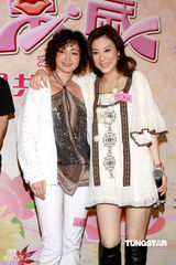 幻灯图集：李绮红不怕走光 曹敏莉欢迎追求者表白