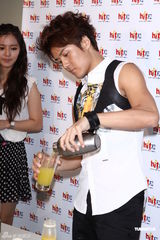 组图：吴克群赞徐若瑄身材 澄清与何超莲只是朋友