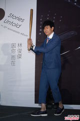 组图：林俊杰发布新专辑 秀棒球阳光帅气