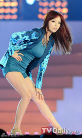 组图：韩团Kara SHINee与BoA等热唱韩流演唱会