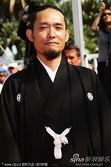 组图：《朱花之月》首映礼 河濑直美携儿子亮相