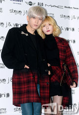 组图：宋茜孔孝真薄纱装亮相 泫雅贤胜登对