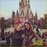 组图：杰西卡-阿尔芭全家游东京迪斯尼女儿抢镜