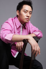 高清组图：王毅型男写真尽展阳光一面