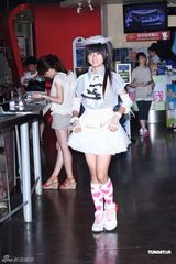 组图：许雅涵吴佩珊美少女比拼 出席《音为爱》首映