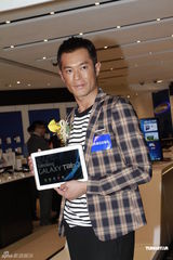 组图：谢婷婷与古天乐出席活动 曝谢贤老花打错电话