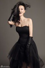 组图：莫小棋登时尚杂志封面化身暗夜精灵