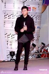 高清图：张智霖等齐聚音乐汇展颁奖 容祖儿夺九奖