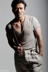 组图：唐文龙硬汉写真自曝曾练咏春拳 最想拍动作片