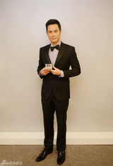 组图：郑嘉颖获品牌亲睐 商演不断人气高