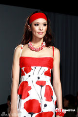 幻灯图集：桂纶镁斜肩裙美艳 蔡健雅宝蓝装优雅