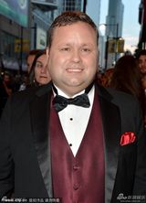 组图：《机遇》首映 朱莉娅-罗伯茨亲密搂泰勒-斯威夫特