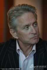 幻灯图集：《华尔街2》主演亮相戛纳 道格拉斯现身