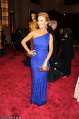 组图：86届奥斯卡红毯春风荡漾 女星争艳出高招