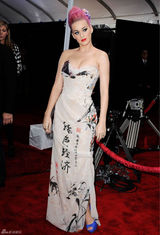 高清：凯蒂-派瑞中国风“绿色经济”亮相AMA红毯