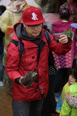 组图：爸爸去哪儿第六期海量图 萌宝帅爸卖菜忙