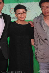 组图：上海电视节红毯 宋丹丹知性黑裙亮相